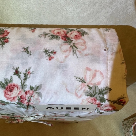 Laura Ashley ~ Queen Ribbon Bouquet Red Sheet Set ~ 100% Cotton Percale - Picture 4 of 6